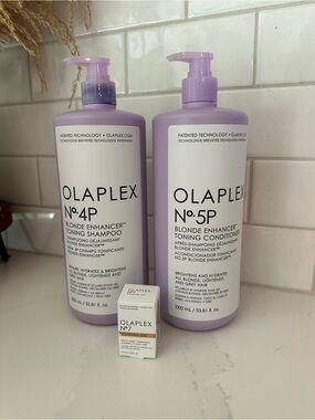 OLAPLEX Blonde Enhancer Duo in Lavender and White